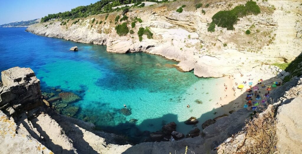 Cosa vedere a piedi nudi: le 4 spiagge più belle da vivere all’alba vicino ad Augustus Resort