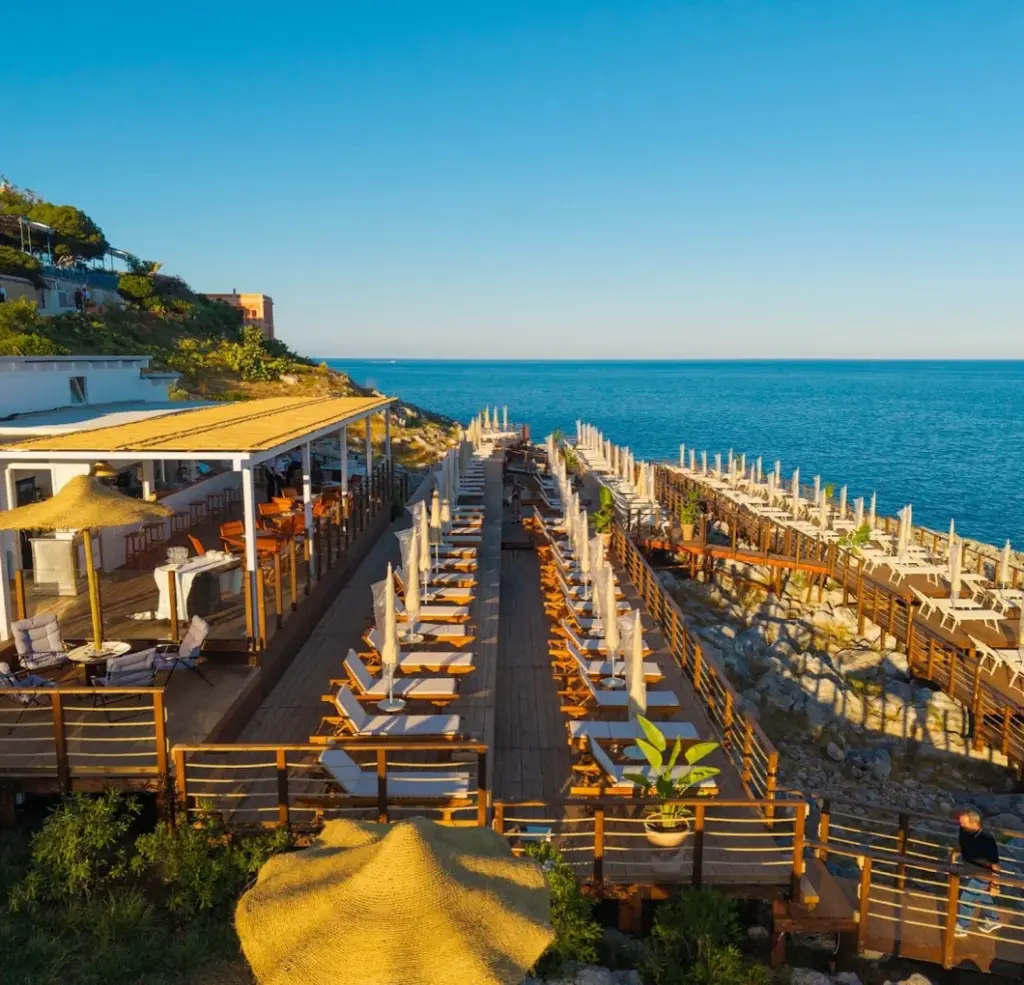 Santa Riva, il nuovo beach club di Santa Cesarea Terme apre le sue porte al mare