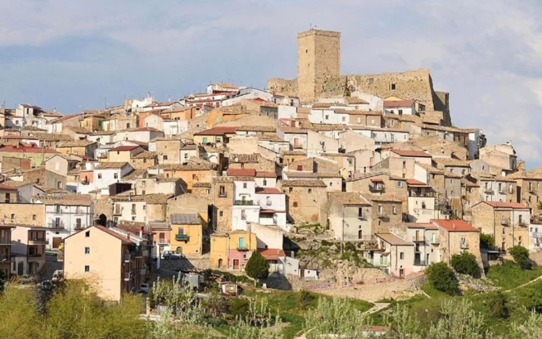 Deliceto, dal castello dei Longobardi alla natura rigogliosa