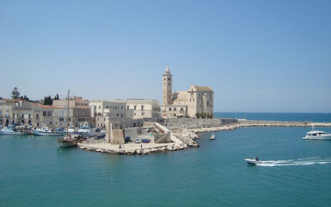 Trani, la perla dell’Adriatico: un balcone da sogno sul mare