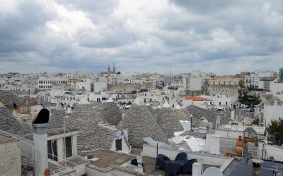 Il triangolo della Valle d’Itria: trulli, vicoli bianchi, storia e cibo da sogno