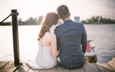 Look coordinati: come armonizzare lo stile dello sposo con quello della sposa (senza strafare)