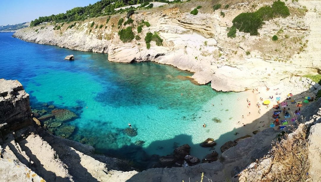 La spiaggia dei 100 scalini di Porto Miggiano in Salento